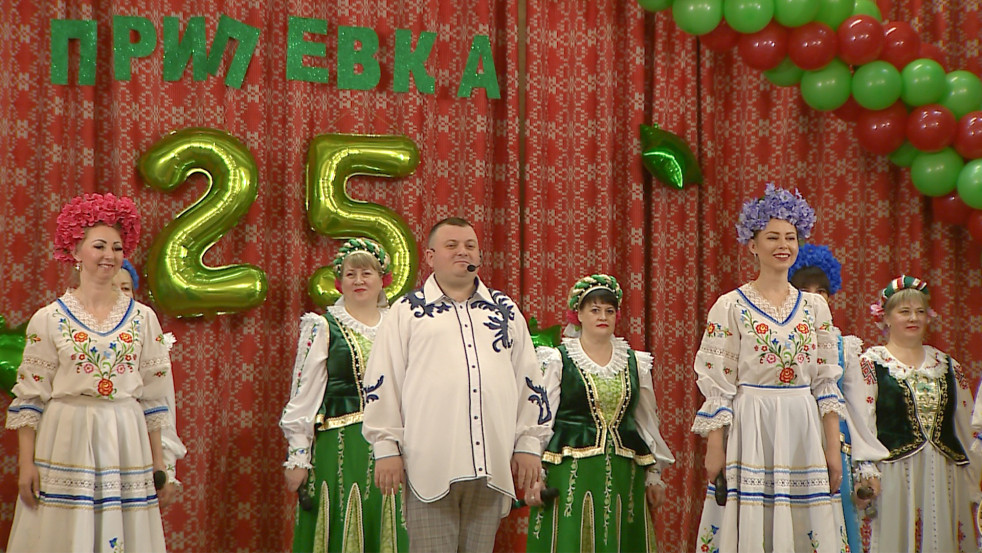 25 лет в ритме народной песни: ансамбль «Прыпеўка» отметил юбилей в кругу друзей