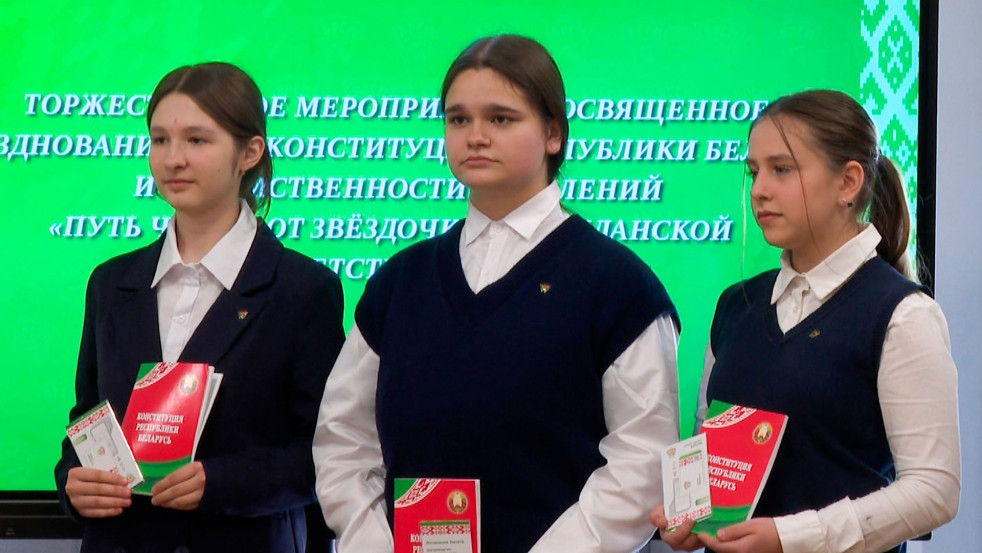 Клятва, значки и галстуки: как молодежь вступает в общественные объединения