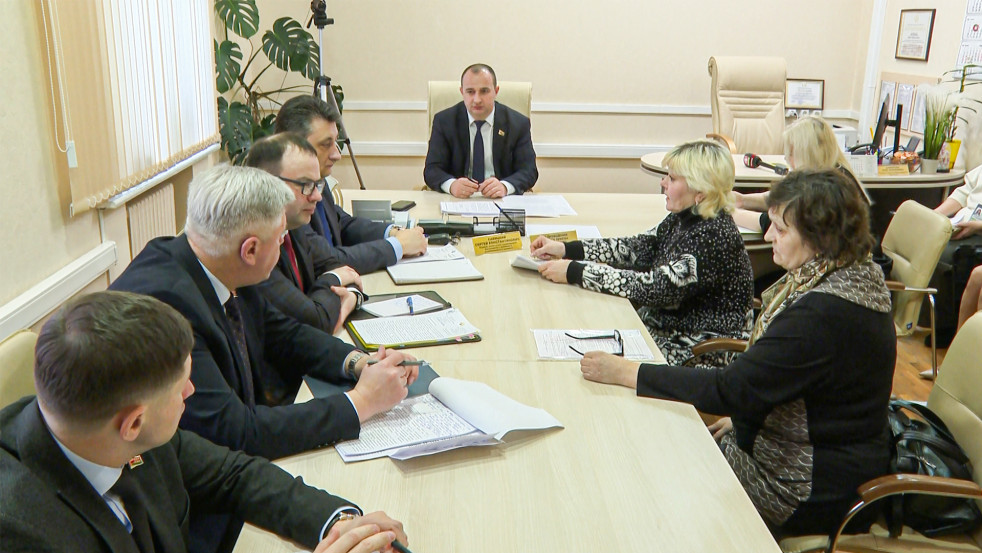 Если в населенном пункте есть газ — электроотопление провести не дадут. Что нового — узнали на приеме граждан