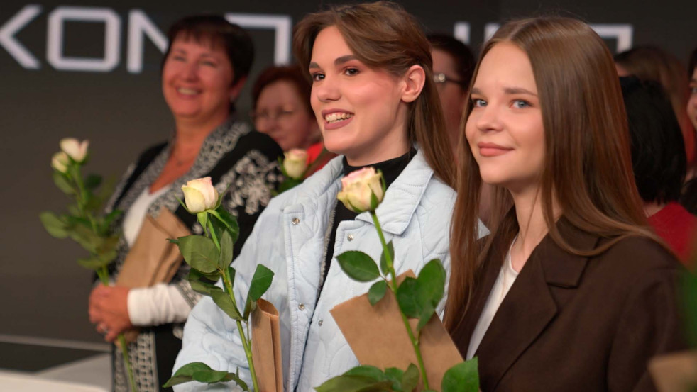 Тёплые поздравления с 8 Марта и награда: утро в Телерадиокомпании «Могилёв» началось не с кофе