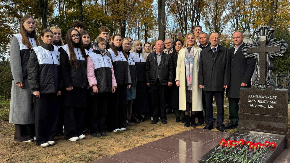 Памятный знак к 200-летию со Дня рождения Николая Мандельштама открыли на Воскресенском кладбище