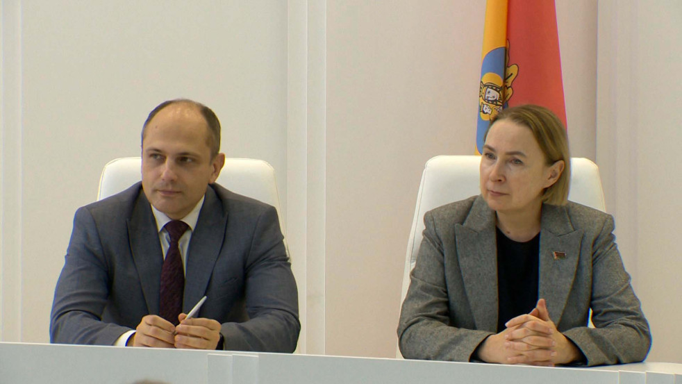 Неделя родительской любви в Беларуси: как право защищает семью?