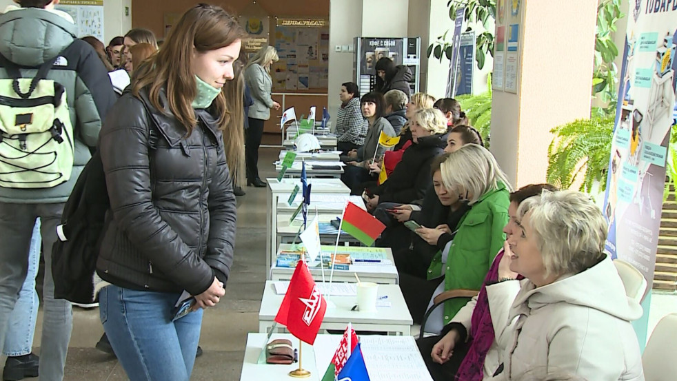Ярмарка вакансий для молодежи прошла в Могилеве / Рабочие места предложили 40 нанимателей