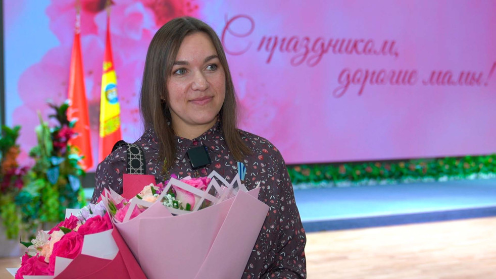 Три многодетные мамы из Могилёвской области удостоены Ордена матери в праздничный день