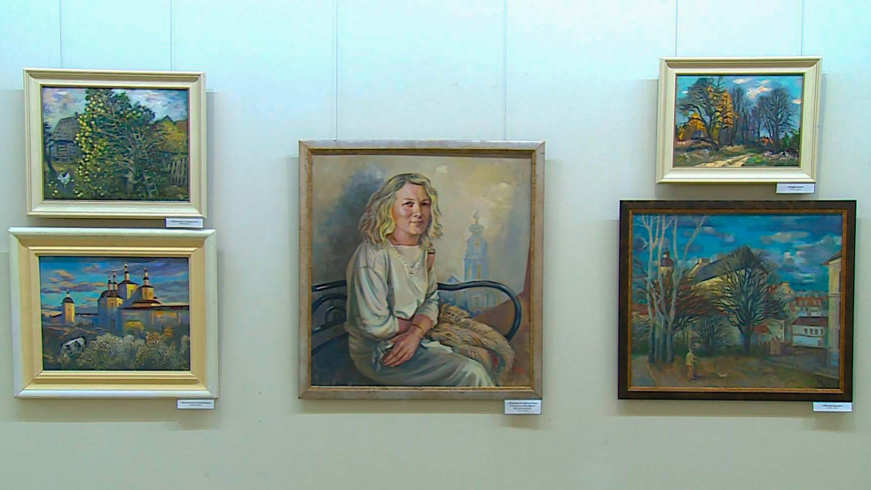 Продуманный сюжет и эмоциональная насыщенность: в Могилёве открылась выставка художницы Веры Юрковой