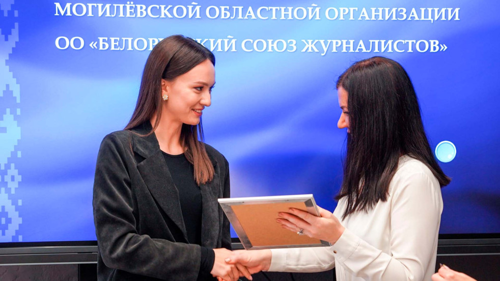 Журналисты Телерадиокомпании «Могилёв» получили награды за победу в номинациях в конкурсе «Золотое перо»
