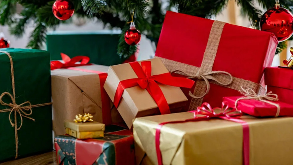 Подарки к Новому году: автобусы для школ, автогрейдер и арендная квартира вручены в Могилёвском районе