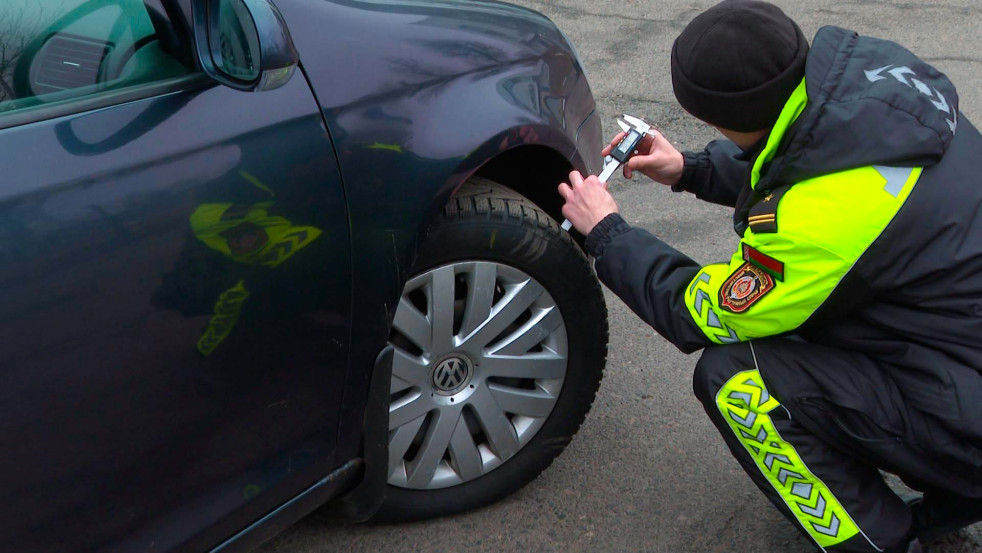 Рейд ГАИ показал: водители помнят про сроки, но «переобулись» не в то