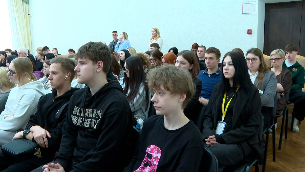 Слезы матери, которой позвонили из милиции: антинаркотический урок в гимназии №2 города Могилёва