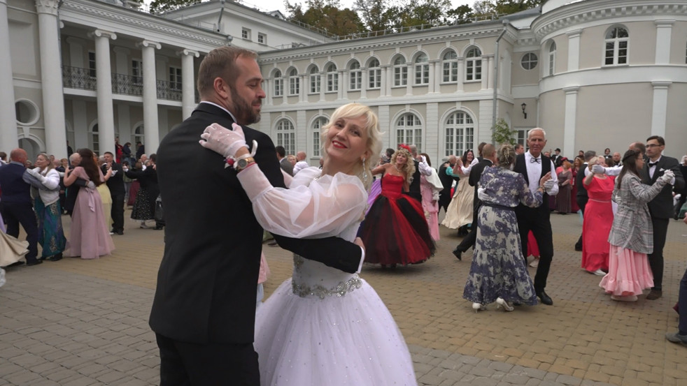 Музыка, бал и атмосфера XIX века // «Вераснёўскі фэст» в Жиличах 
