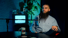 Гость проекта — Илья Кафыров! Парень открыл свой собственный барбершоп уже в 22 года. Теперь Илья не копит на тренинги — он их проводит