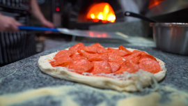 Обрезки колбасы в пицце? Извини… но нет!