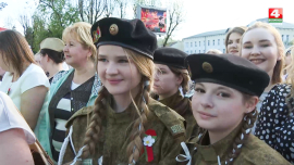 Более 100 Катюш на площади Единства в унисон спели легендарную песню военных лет