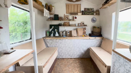 Сделать дачу из старого и, казалось бы, безнадежного фургончика? Легко!