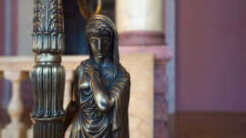 По запросу туристов здесь готовы найти даже привидений!