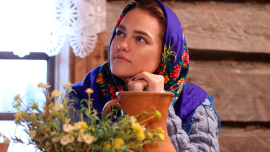 Как молодая девушка стала Бабой Нюрой и откуда она знает все эти бабушкины фразы?