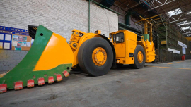 Хозяева ретро-автомобилей познакомились с губернатором