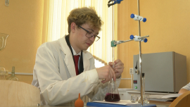 Андрей Ефремов вернулся с медалями с двух международных олимпиад: Менделеевской (Бразилия) и Международной по химии (Дубай)