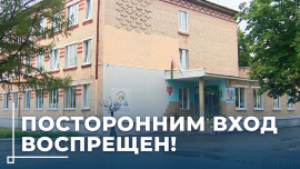 Хотел высмеять работу охраны, но посмешищем стал сам/ Сотрудник охраны не пропустила в школу с ножом